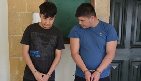 Sahte banka ödeme belgeleriyle 11 cep telefonu almakla itham edildiler: Zanlılar 3 gün tutuklu