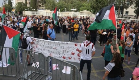 Gazze krizi, AKEL ile Hristodulidis'i karşı karşıya getirdi: Sarayın önünde protesto gerçekleşti