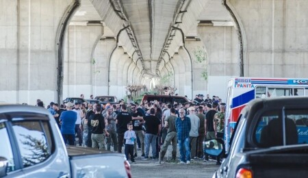 Limasol ve Baf'ta, avcılar ve balıkçılar yol kapatarak eylem yaptı