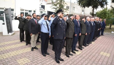 18 Mart Şehitleri Anma Günü: Tekke Bahçesi Şehitliği’nde tören düzenlendi