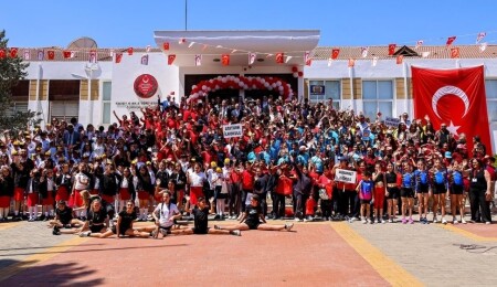 Çocuklar 23 Nisan için Meclis’teydi: Öğrencilerimize ve öğretmenlerimize güvenimiz tamdır!