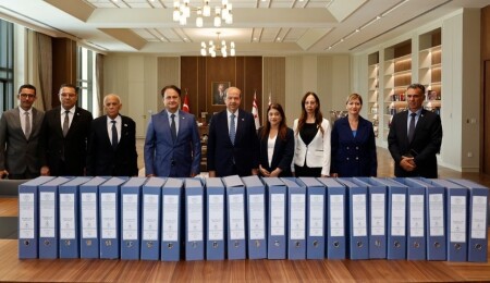 Cumhurbaşkanı Tatar, babası Rüstem Tatar’ın arşivini Milli Arşiv ve Araştırma Dairesi’ne devretti