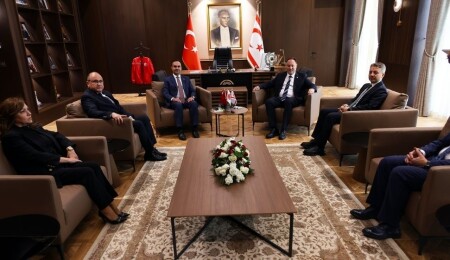 Meclis Başkanı Öztürkler Türkiye Sanayi ve Teknoloji Bakanı Kacır’ı kabul etti