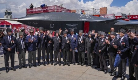 Kıbrıs Barış Harekatı gazileri TEKNOFEST KKTC'yi ziyaret etti