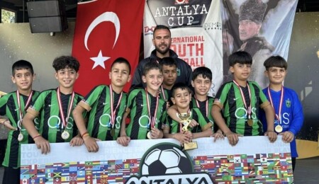Küçük Kaymaklı U10 takımından, 8. Uluslararası Antalya Turnuvasın'da ikincilik kupası!