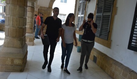 Lefkoşa'da hırsızlık: Kaçak zanlı, 12 bin sterlin, 3 bin 500 euro ve 415 bin TL çalmakla itham edildi