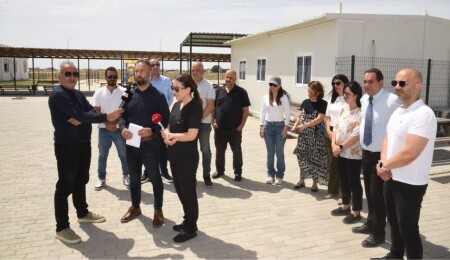 KTÖS ve Tıp-İş, Lefkoşa Dr. Suat Günsel İlkokulu’nda eylem yaptı