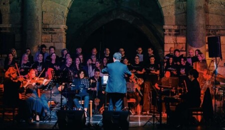 Mağusa Kent Orkestrası, efsanelerin şarkılarını seslendirdi
