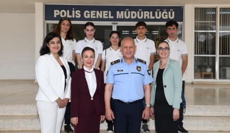 Polis Genel Müdürü Kuni, LTL öğrencilerini kabul etti