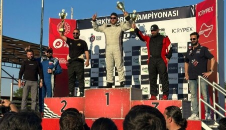 Körfez Pisti’nde kapı kapıya mücadele nefesleri kesti: Yücebaş yine zirvede!