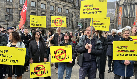 Hollanda'da ırkçılığa ve ayrımcılığa karşı gösteri ve yürüyüş düzenlendi