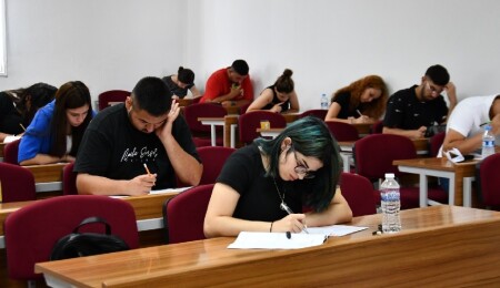 DAÜ giriş ve burs sınavı yapıldı