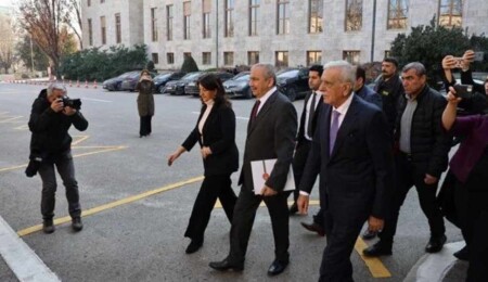 DEM Parti İmralı heyetinden Meclis’te temas: Kurtulmuş’la görüşme başladı, ikinci görüşme Bahçeli ile olacak