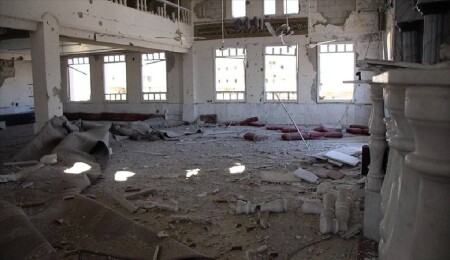Suriye’nin güneyinde Dera'da Esed rejiminin yeni dayatmalarına karşı çıkan halk yoğun bombardıman altında