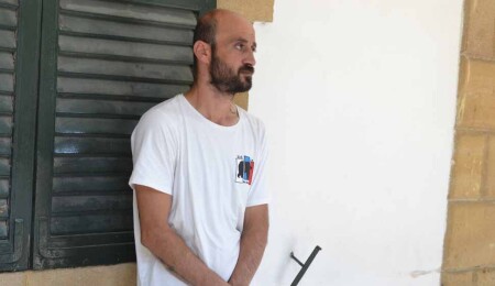 Hırsızlıkla suçlanan Derviş Hurma serbest bırakıldı, kimlik ve seyahat belgelerine el konuldu