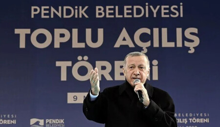 Türkiye Cumhuriyeti Cumhurbaşkanı Erdoğan: Kıbleyi bilmeyenler seccadeye ayakkabı ile basar