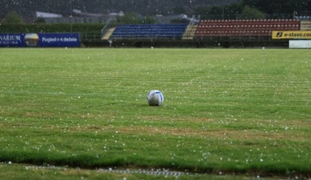 Beşiktaş'ın Dinamo Zagreb maçı dolu yağışı nedeniyle iptal edildi