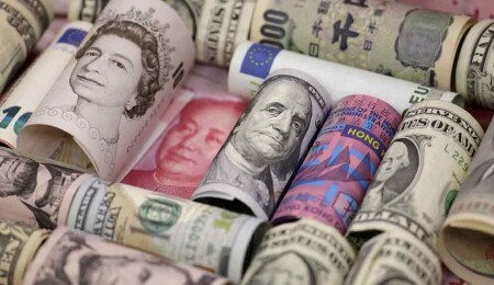 Sterlin 54,35 TL, euro 47,10 TL, dolar 40,47 TL'den işlem görüyor