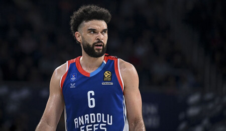 Anadolu Efes, Elijah Bryant ile 2 yıllık sözleşme imzaladı