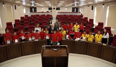 Şehit Yalçın İlkokulu öğrencileri, Meclis’i ziyaret etti