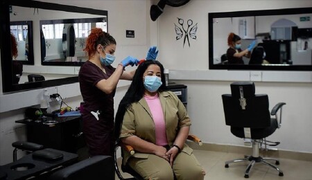 Kolombiya'da kadınlar hapishanesinin mahkumları meslek edinerek hayata tutunuyor