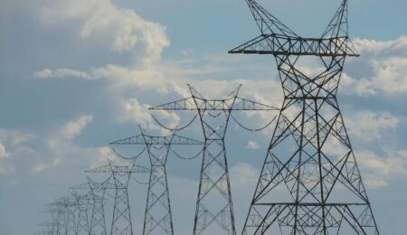 Gönyeli’de bazı bölgelere elektrik verildi, arızalar için çalışmalar devam ediyor