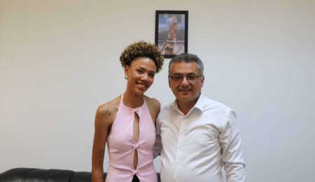 Tufan Erhürman, Buse Savaşkan’ı kutladı: Gurur duyduk