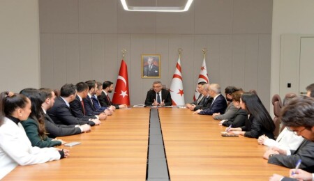 Cumhurbaşkanı Erhürman, Türk Dünyası Gençlik Vakfı yönetimini kabul etti