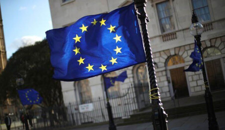 Euro Bölgesi'nde yatırımcı güveni dört aydır olumsuz seyrediyor