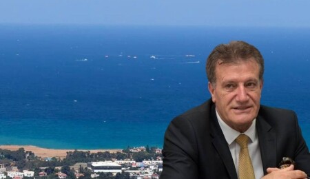 Arıklı: Girne açıklarında su alan feribottakileri kurtarma çalışmaları sürüyor