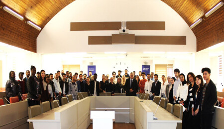 DAÜ’nün yeni Uluslararası Öğrenci Birliği başkanları personel ile tanıştı