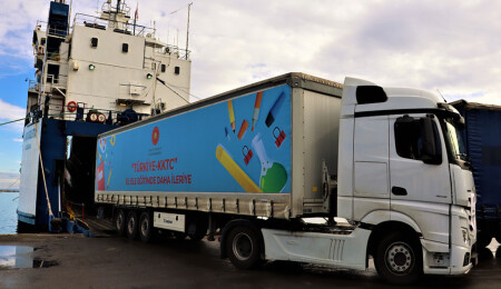 Türkiye’den 14 TIR eğitim malzemesi geldi