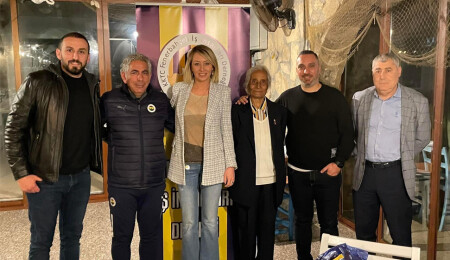 KKTC Fenerbahçeli İş İnsanları Derneği’nden Fenerbahçe Kadın Futbol Takımına destek