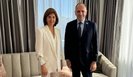 Yunanistan Dışişleri Bakanı Yorgos Yerapetritis, Maria Angela Holguin ile görüştü