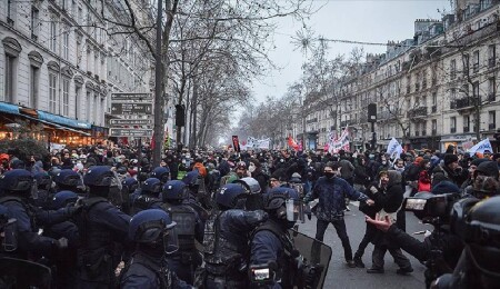 Fransa'da emeklilik reformuna karşı protestolara 1 milyondan fazla kişi katıldı