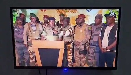 Bir Afrika ülkesinde daha darbe: Gabon'da bir grup asker, yönetime el koyduklarını duyurdu