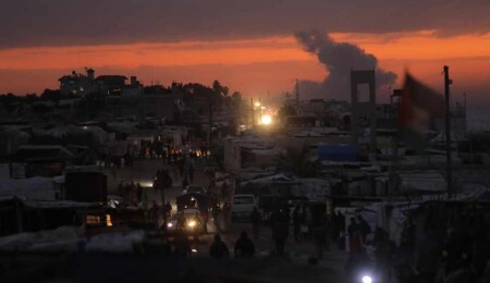 İsrail'in Gazze'nin güneyinde sığınmacıların kaldığı çadırı bombalaması sonucu 4 kişi hayatını kaybetti