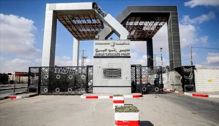 Refah Sınır Kapısı'nın açıldığı ikinci günde, Gazze'den 46 yaralı ve hasta Mısır'a geçti