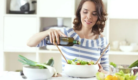 Ünlü doktor yaşlılığa meydan okuyor… İşte genç görünmek için tüyolar