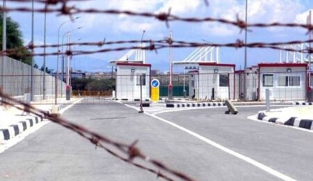 Derinya Sınır Kapısı'nda yangından dolayı karşılıklı geçişler durduruldu