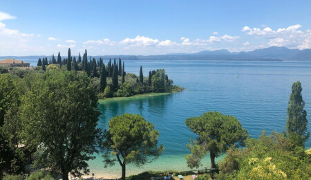 Garda Gölü'ne gidip futbol oynayan ve şarkı söyleyen turistlere para cezası kesiliyor