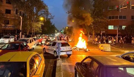 İran'da Amini protestoları ile bağlantılı üç idam cezası daha verildi