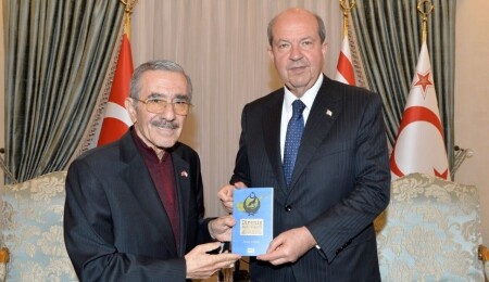 Cumhurbaşkanı Ersin Tatar’a kitap takdimi