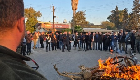 Narenciye üreticileri, Güzelyurt Terminal Binası önünde eylem yaptı