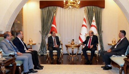 Cumhurbaşkanı Ersin Tatar, Prof. Dr. İbrahim Çapak’ı kabul etti