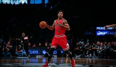 Chicago Bulls, gelecek sezon Derrick Rose'un formasını emekli edecek