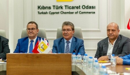 Ünal Üstel'den Ticaret Odası'na ziyaret: Ekonomik büyüme ve gelişim için siyasi istikrar şart