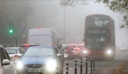 İngiltere'de soğuk hava dalgası ve buzlanma nedeniyle "sarı alarm" verildi