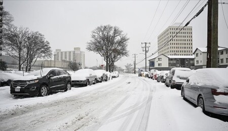 ABD'de 13 eyalette etkili olan şiddetli kar yağışı ve soğuklar nedeniyle en az 3 kişi hayatını kaybetti