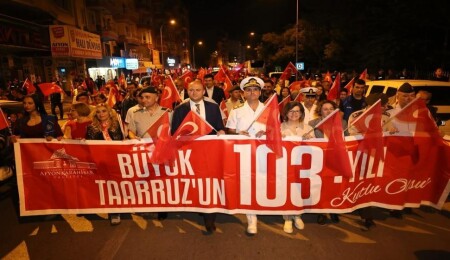 Hala Sultan İlahiyat Koleji öğrencileri Zafer Bayramı Fener Alayı’na katıldı